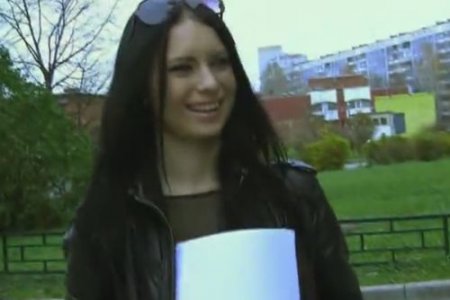 Пикаперы развели девушку на стриптиз и за деньги выебли в зале